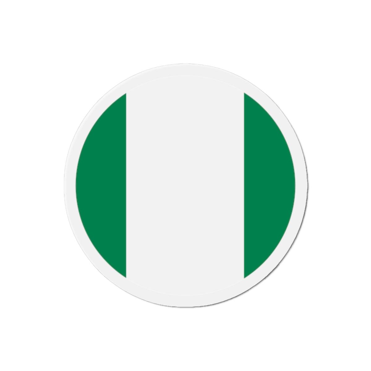 Aimant rond représentant le drapeau du Nigeria, disponible en plusieurs tailles, fabriqué en résine synthétique durable.