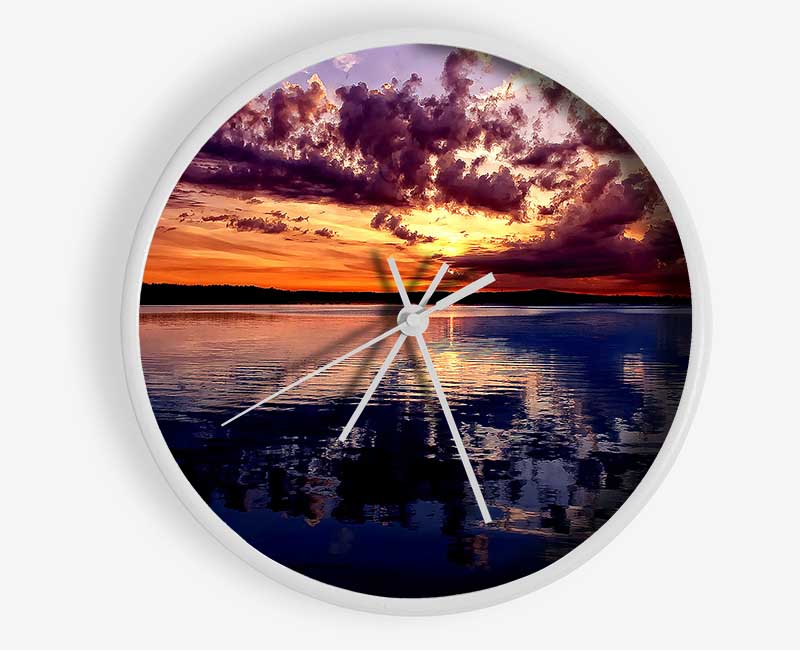 Amazing Dusk bamboo clock with a round face, available in black, white, and natural colors, featuring a clear Plexiglas lens.