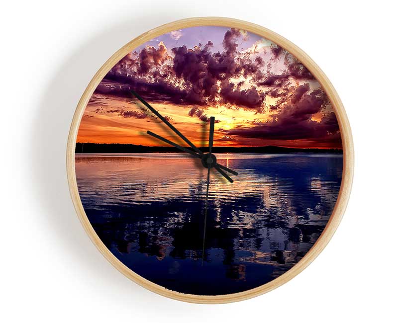 Amazing Dusk bamboo clock with a round face, available in black, white, and natural colors, featuring a clear Plexiglas lens.