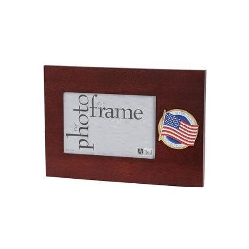 American Flag Medallion 4 by 6 Desktop Picture Frame made of mahogany wood, featuring a small American flag medallion and double layer matting.