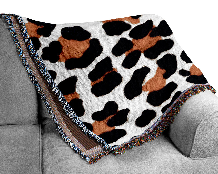 Luxurious Animal Skin throw blanket made from 100% cotton, featuring a thermal weave for breathability and a classic design.