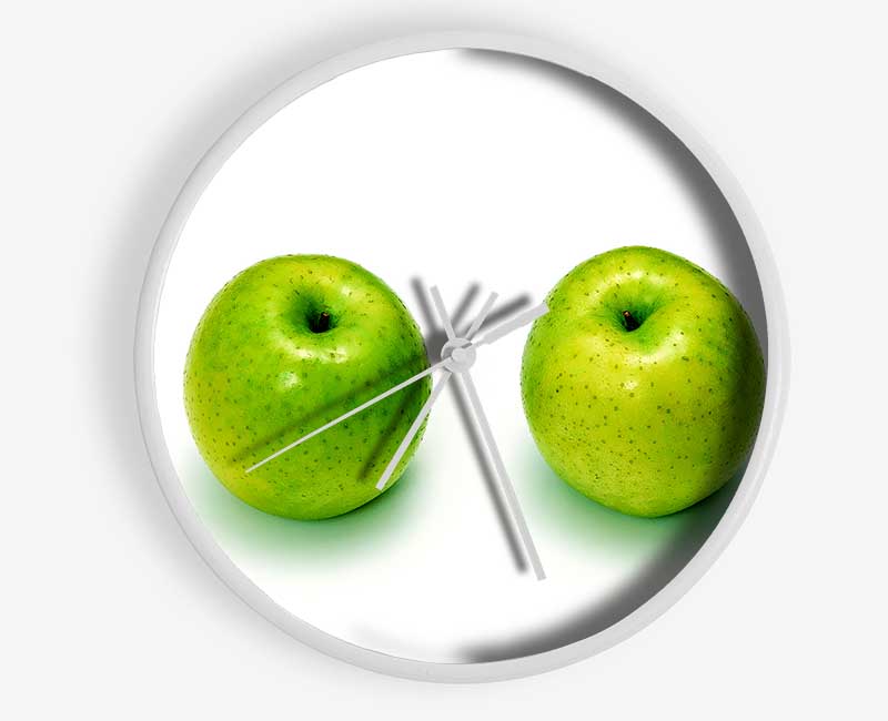 Apple Twins clock made from natural bamboo with a round face, available in black, white, and natural frame colors.