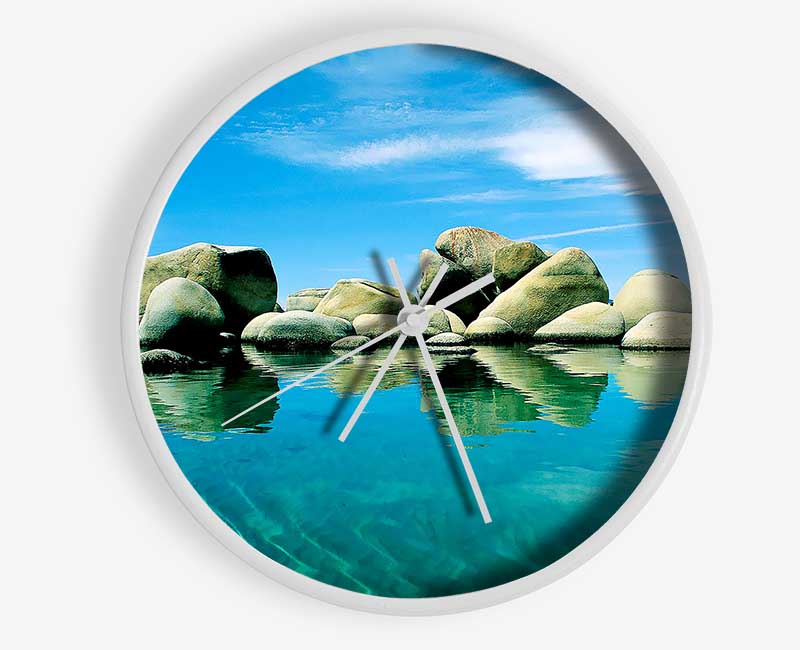 Aqua Rock Pool clock made of natural bamboo with a round face, available in black, white, and natural frame colors.