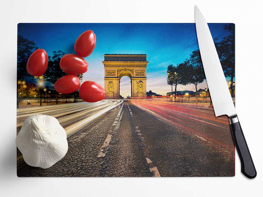 Arc De Triomphe 8 chopping board made of tempered glass with a chinchilla ripple effect and anti-slip feet.