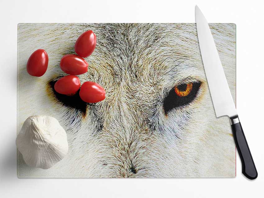 Arctic Wolf Eyes chopping board made of tempered glass with a chinchilla ripple effect and anti-slip feet.