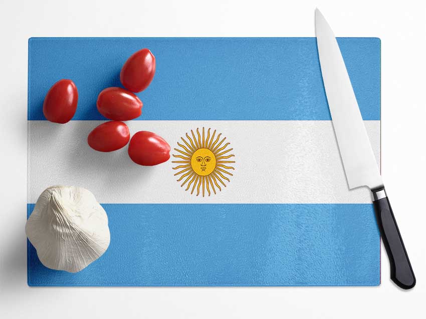 Argentina 1 chopping board made from tempered glass with a chinchilla ripple effect and anti-slip feet, showcasing its durability and elegance.