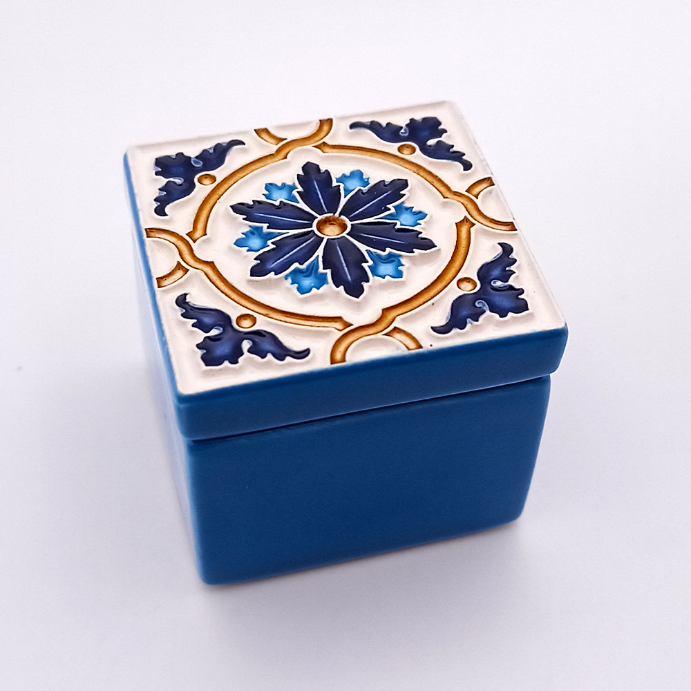 Elegant Belém Alto Ceramic Box showcasing exquisite hand-crafted artistry and luxurious design.