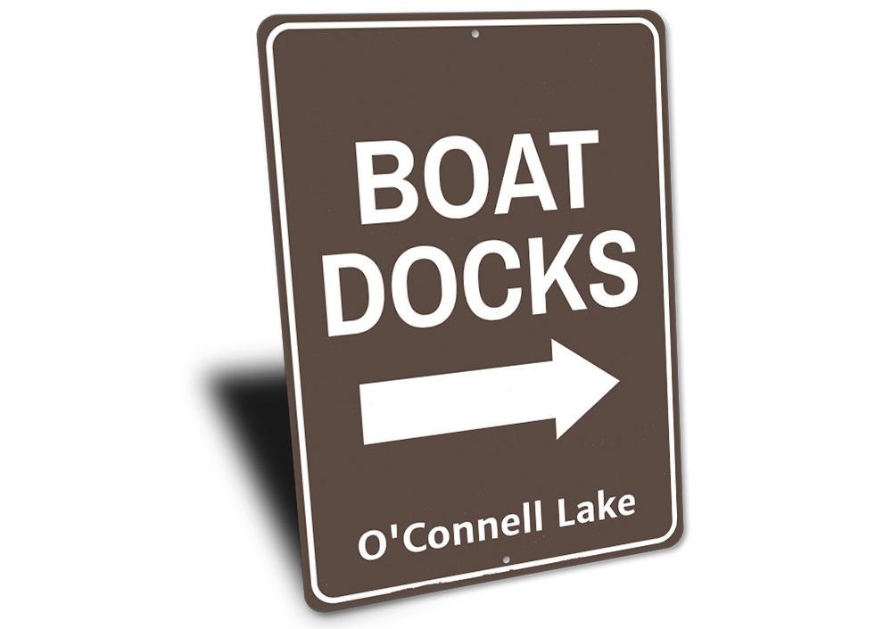 Boat Docks Arrow Sign made of high-quality aluminum, featuring customizable text and pre-drilled holes for easy mounting, perfect for lakehouse decor.