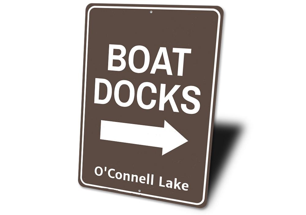 Boat Docks Arrow Sign made of high-quality aluminum, featuring customizable text and pre-drilled holes for easy mounting, perfect for lakehouse decor.