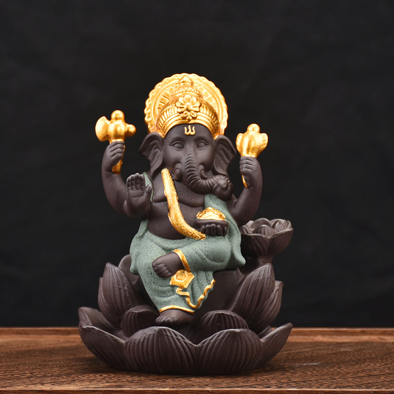 Brûleur d'encens en céramique 'Ganesh Vert' avec une statue de Ganesh, symbole de chance et de prospérité.