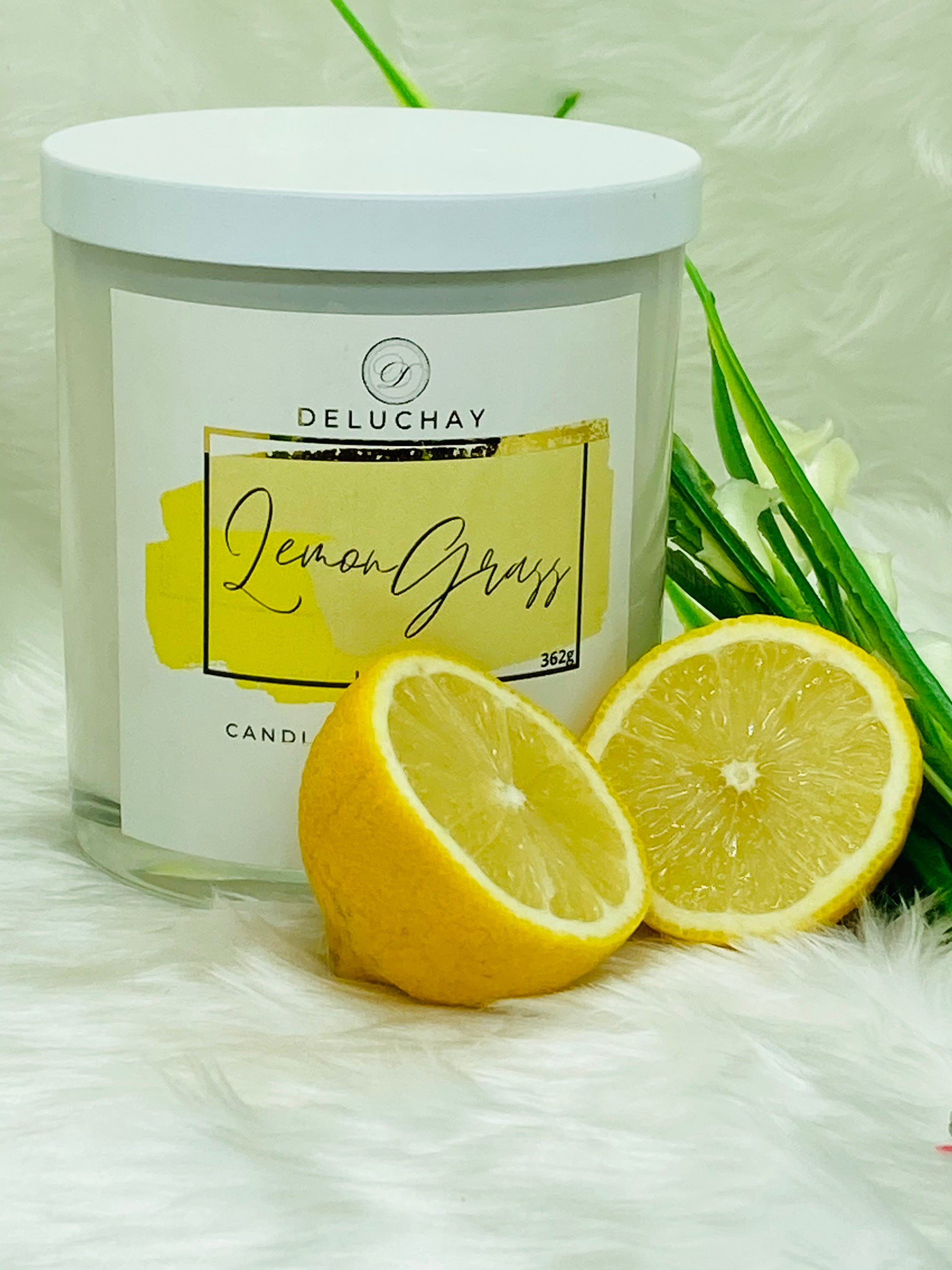 A beautifully crafted 30cl candle with a tropical fruity fragrance, featuring a blend of lemon, lime, and mango notes, hand-poured in London.