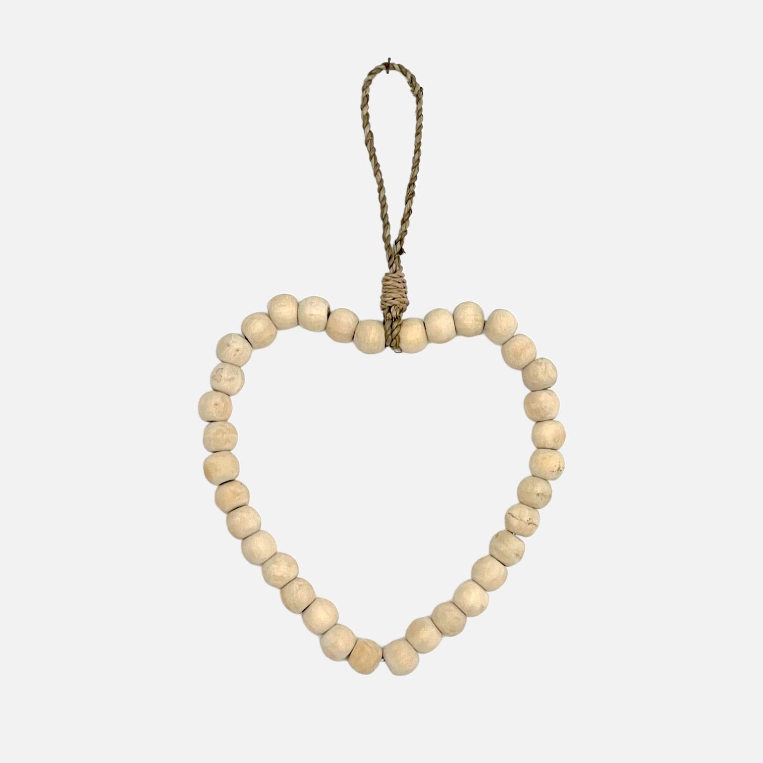 Coração Uma Cantik - Madeira, a handmade wooden heart wall decoration with intricate wooden beads, perfect for home decor.