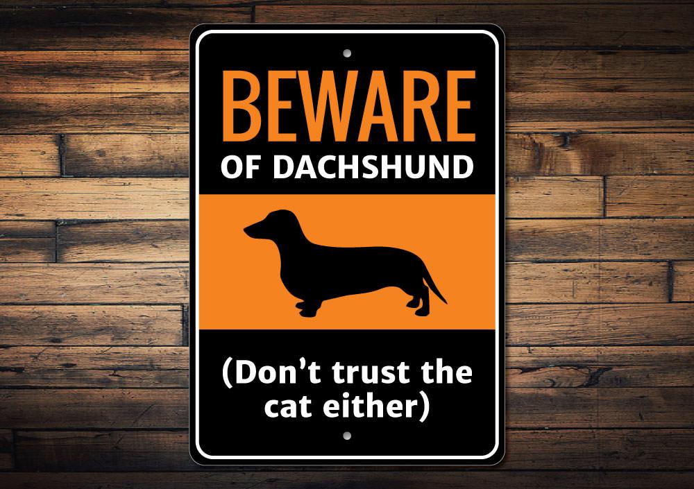 A decorative aluminum sign featuring a charming Dachshund design, perfect for home decor.