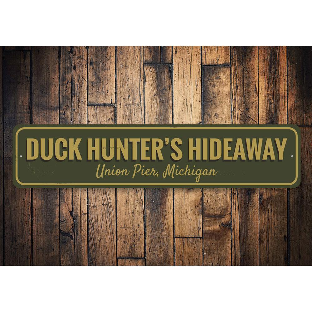 Duck Hunter Sign made of high-quality aluminum, featuring a rustic design perfect for home decor.