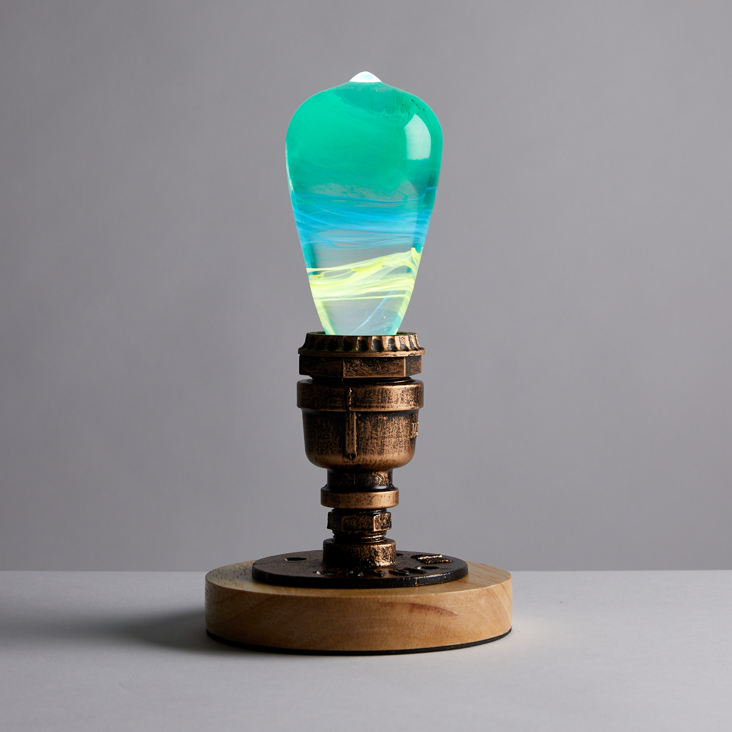 EP LIGHT - Alice LED bulb with eco-friendly resin construction and wooden base, showcasing its handcrafted design.