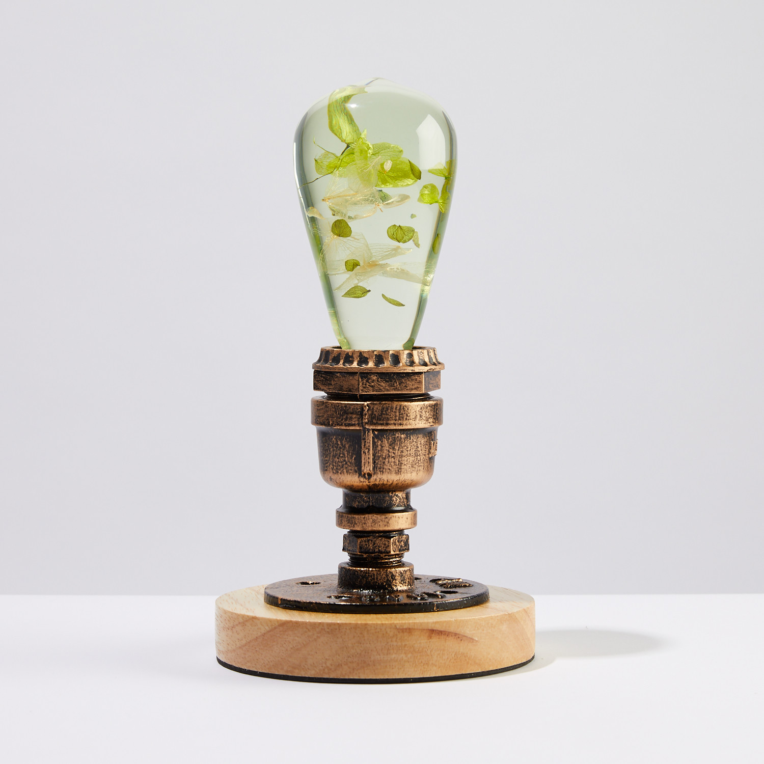 EP Light - White Hydrangea, a handcrafted LED bulb with eco-friendly resin, showcasing a unique floral design.