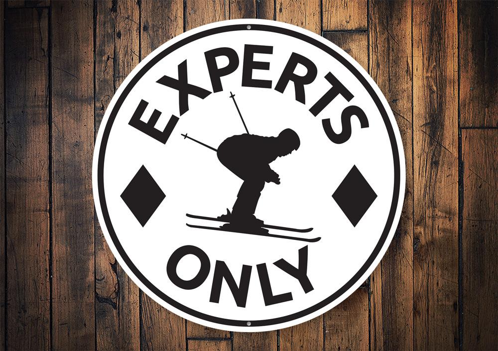 Experts Only Skiing Circle Sign made of durable aluminum, featuring a ski-themed design perfect for ski lodges and enthusiasts.