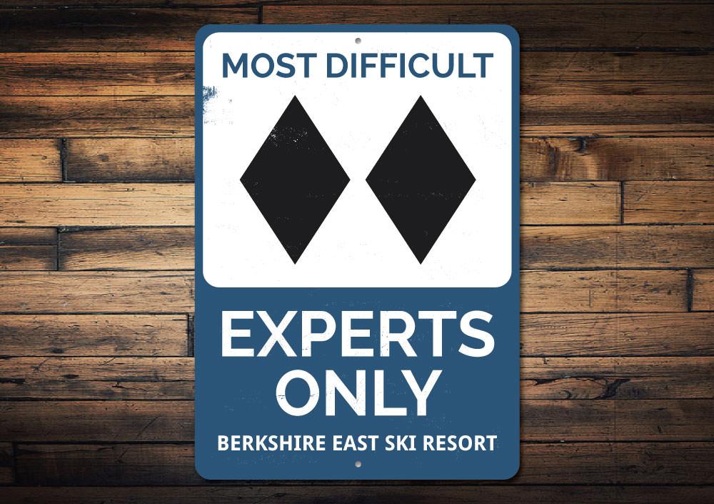 Experts Only Skiing Sign made of high-quality aluminum, featuring customizable text and pre-drilled holes for easy mounting.