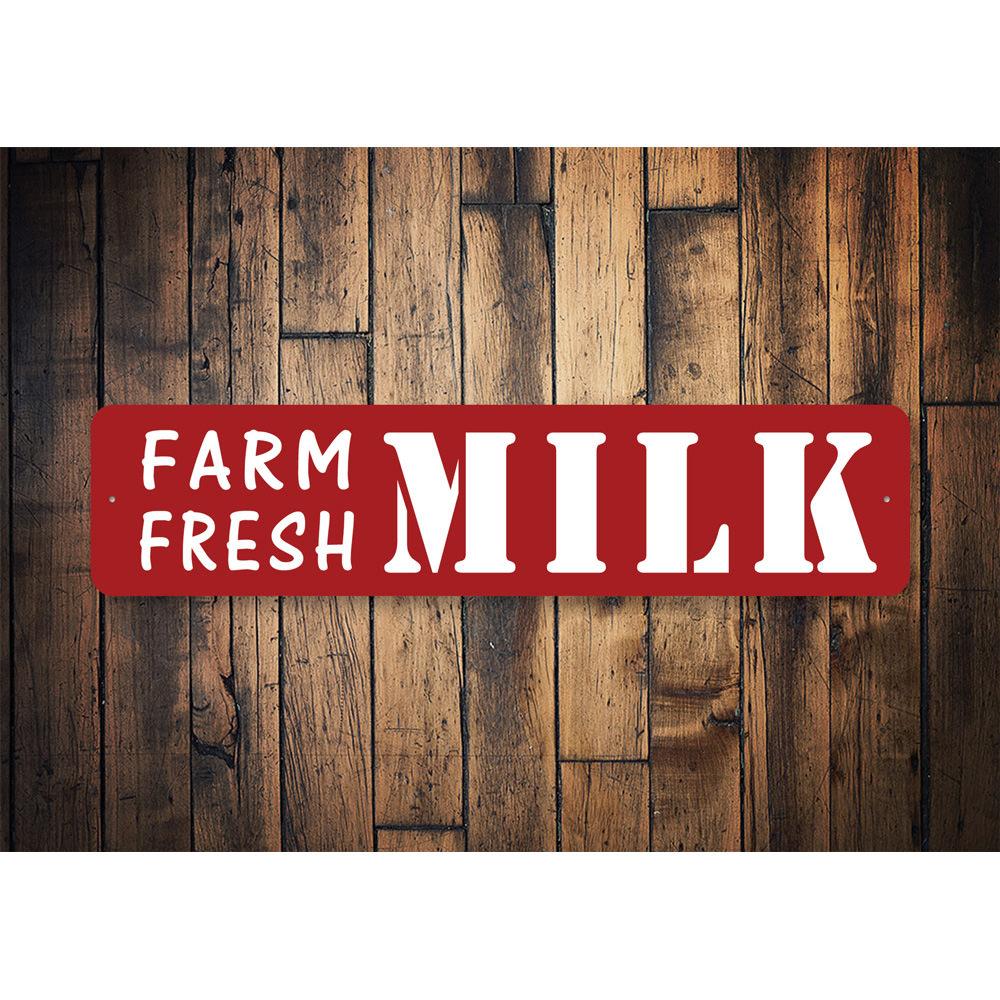 Farm Fresh Milk Street Sign made of high-quality aluminum, featuring rustic design elements suitable for home decor.