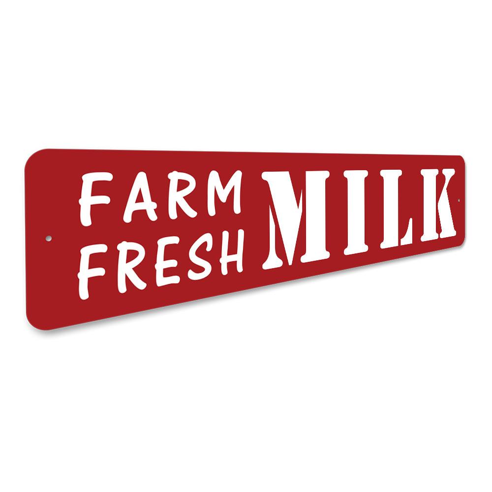 Farm Fresh Milk Street Sign made of high-quality aluminum, featuring rustic design elements suitable for home decor.