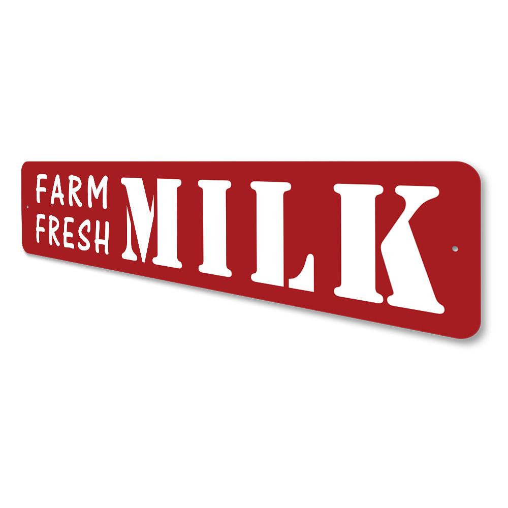 Farm Fresh Milk Street Sign made of high-quality aluminum, featuring rustic design elements suitable for home decor.