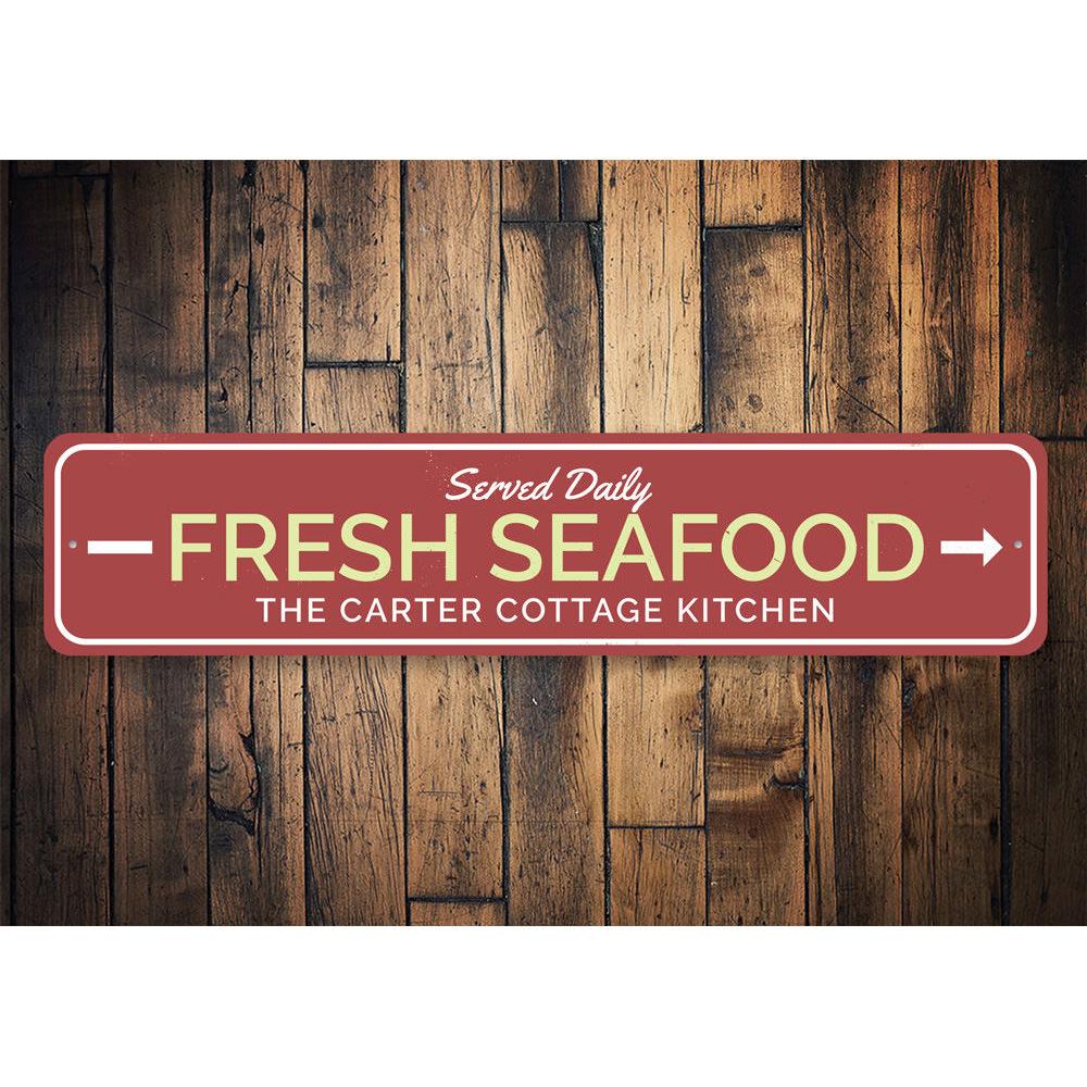 Fresh Seafood Arrow Sign made of aluminum, featuring a vibrant design perfect for kitchens and seafood lovers.