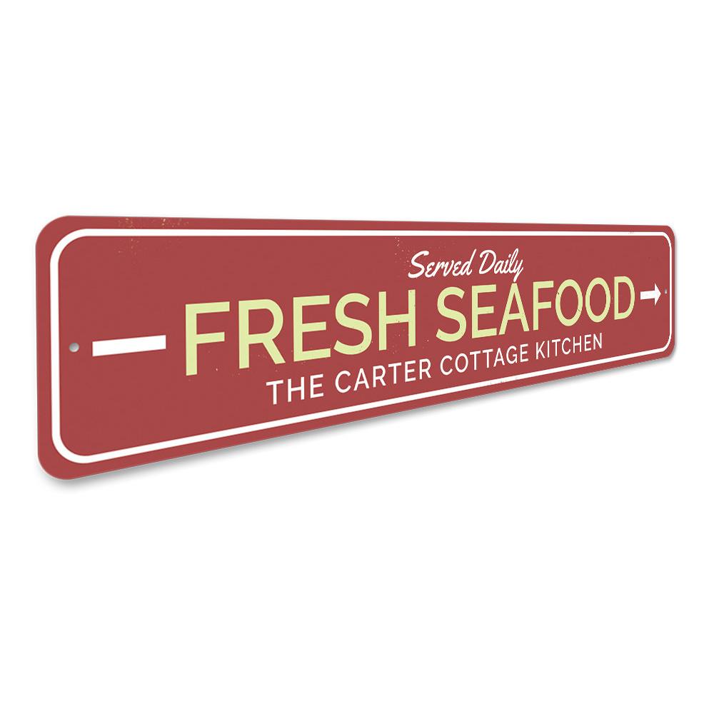 Fresh Seafood Arrow Sign made of aluminum, featuring a vibrant design perfect for kitchens and seafood lovers.