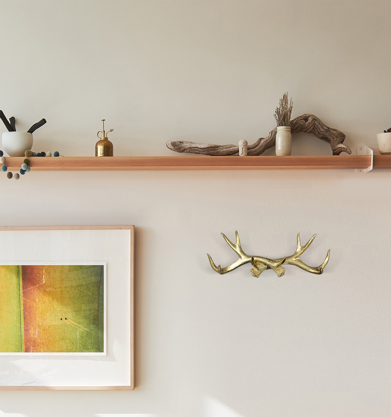 Elegant gold antler wall rack made of eco-friendly resin, perfect for hanging light items like keys and jewelry.