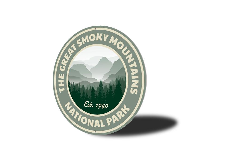 Great Smoky Mountains National Park Sign made of aluminum, featuring vibrant colors and a scenic design, perfect for wall decoration.