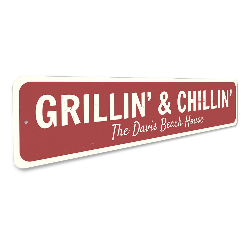 "Grillin' & Chillin' sign."