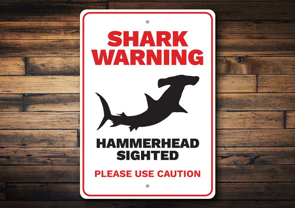 Hammerhead Shark Sign made of high-quality aluminum, featuring a vibrant design perfect for beach-themed decor.