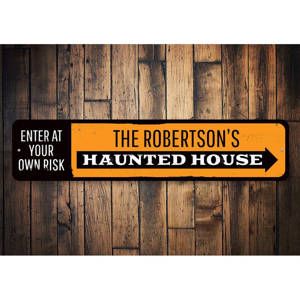 Haunted House Arrow Sign made of high-quality aluminum, featuring spooky design elements perfect for Halloween decor.