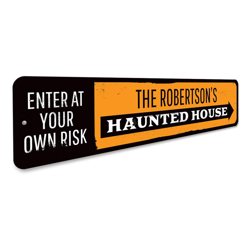 Haunted House Arrow Sign made of high-quality aluminum, featuring spooky design elements perfect for Halloween decor.