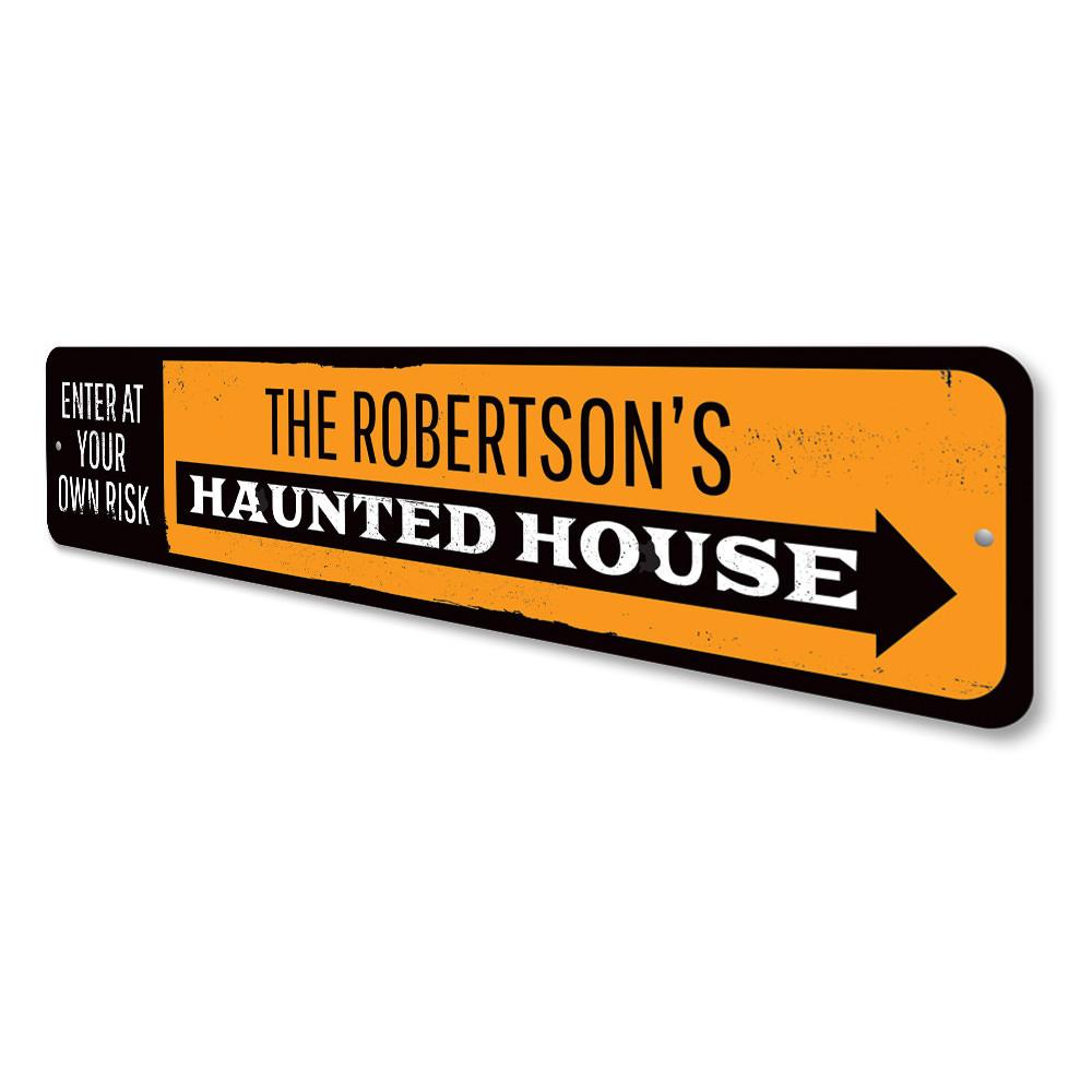 Haunted House Arrow Sign made of high-quality aluminum, featuring spooky design elements perfect for Halloween decor.