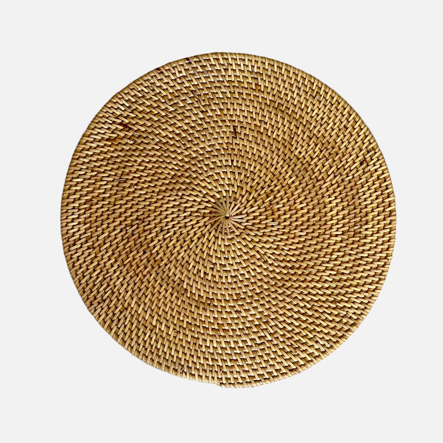 Individual de Mesa Lombok 35cm Rattan Placemat with a unique spiraling design, perfect for enhancing dining tables.