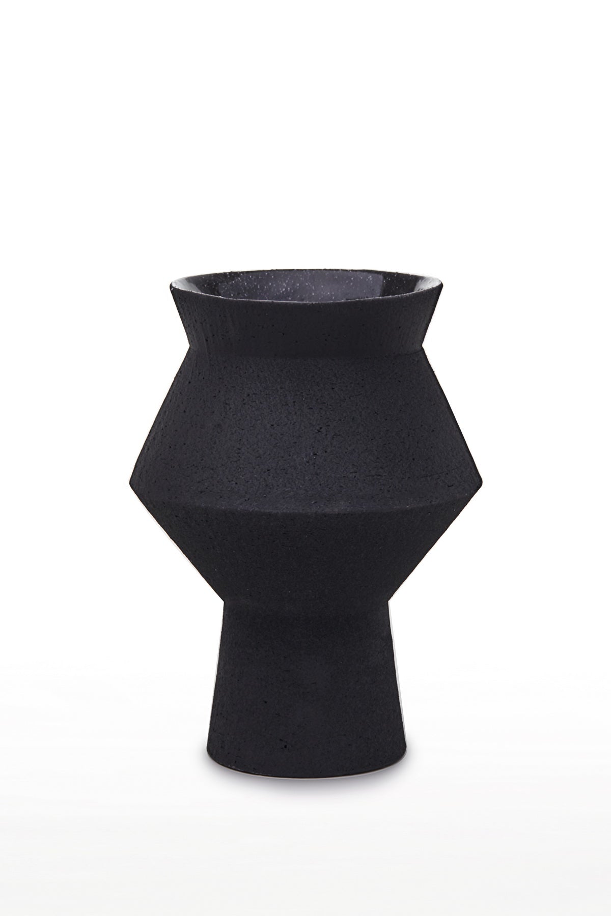 CUZCO 27ZW jaggy angular round vase in pure black ceramic, showcasing a trendy design inspired by Aztec shapes.