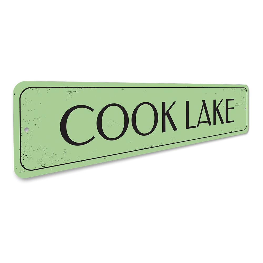 Customizable Lake Name Sign made of durable aluminum, perfect for lakehouse decor.