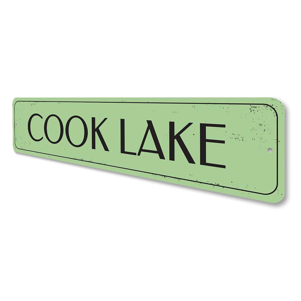 Customizable Lake Name Sign made of durable aluminum, perfect for lakehouse decor.