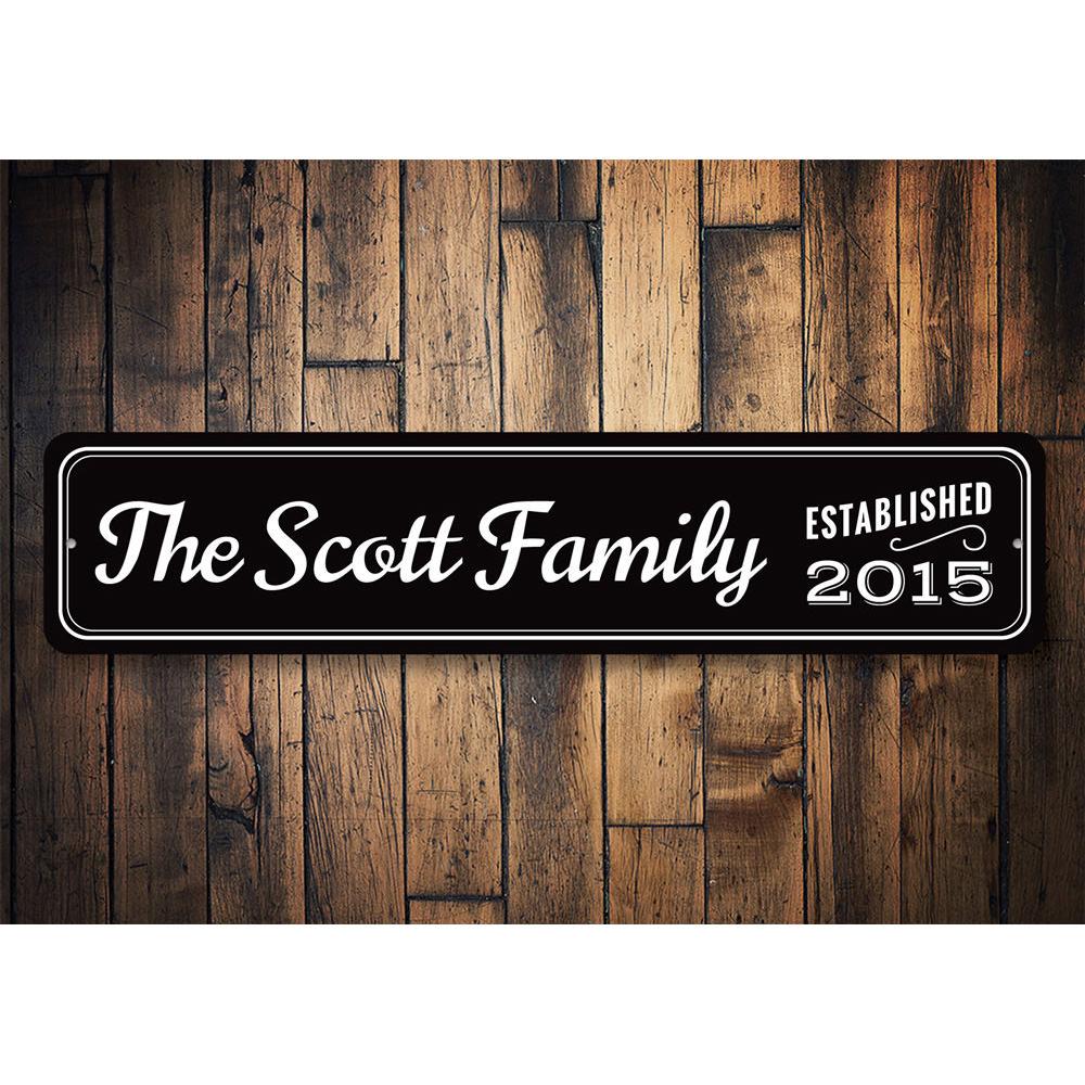 Personalized Last Name Family Sign made of high-quality aluminum, featuring customizable text for home decor.