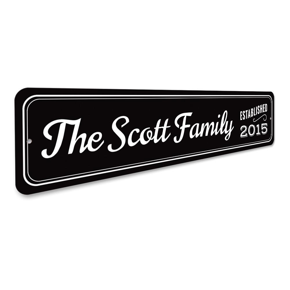 Personalized Last Name Family Sign made of high-quality aluminum, featuring customizable text for home decor.