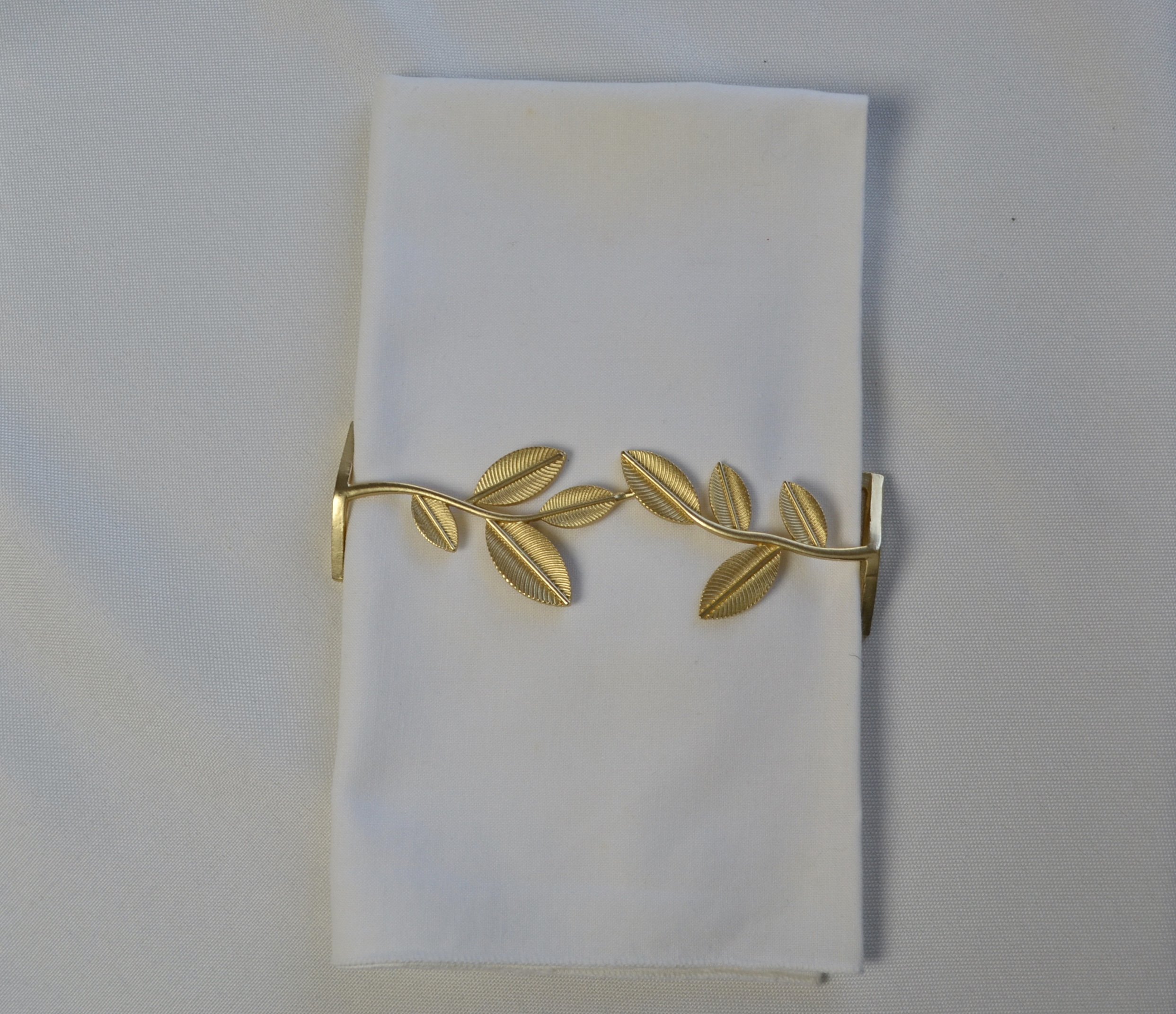 Elegant Leaf Wrap Matte Gold napkin rings with a unique leaf design, perfect for enhancing table decor.