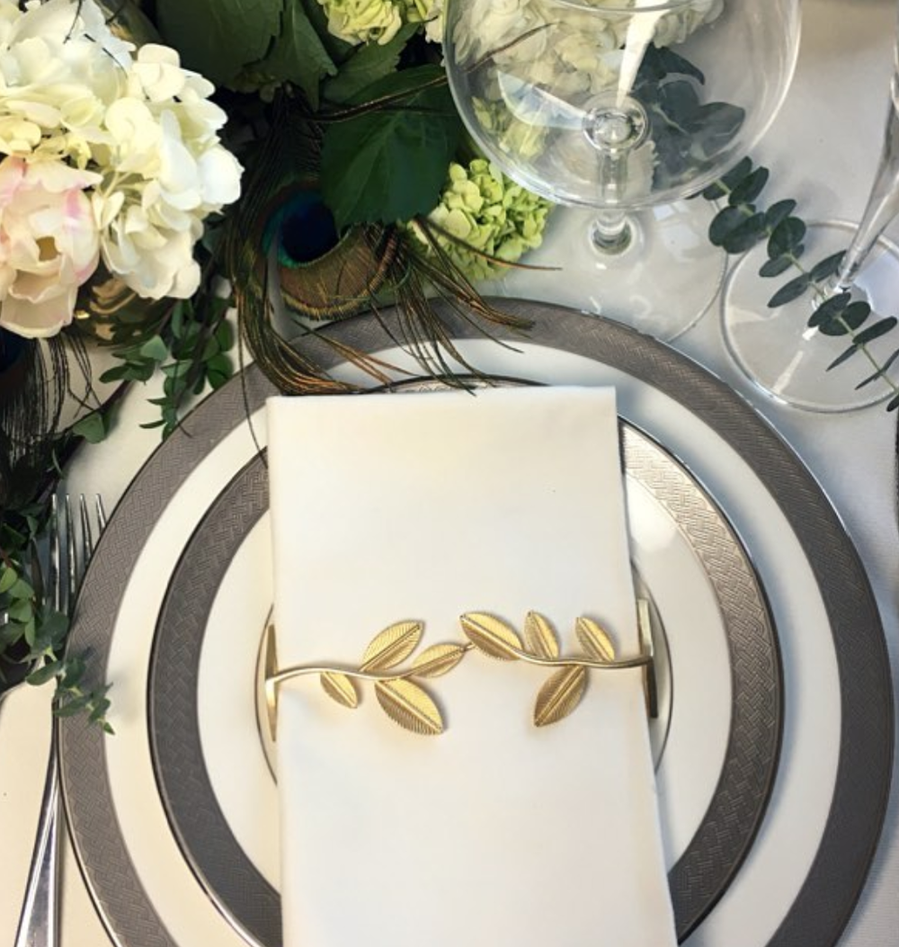 Elegant Leaf Wrap Matte Gold napkin rings with a unique leaf design, perfect for enhancing table decor.