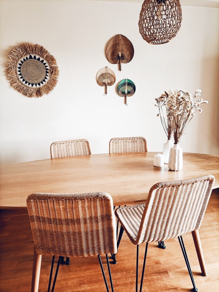 Handcrafted Leque Natural fan in brown color, perfect for home decor.