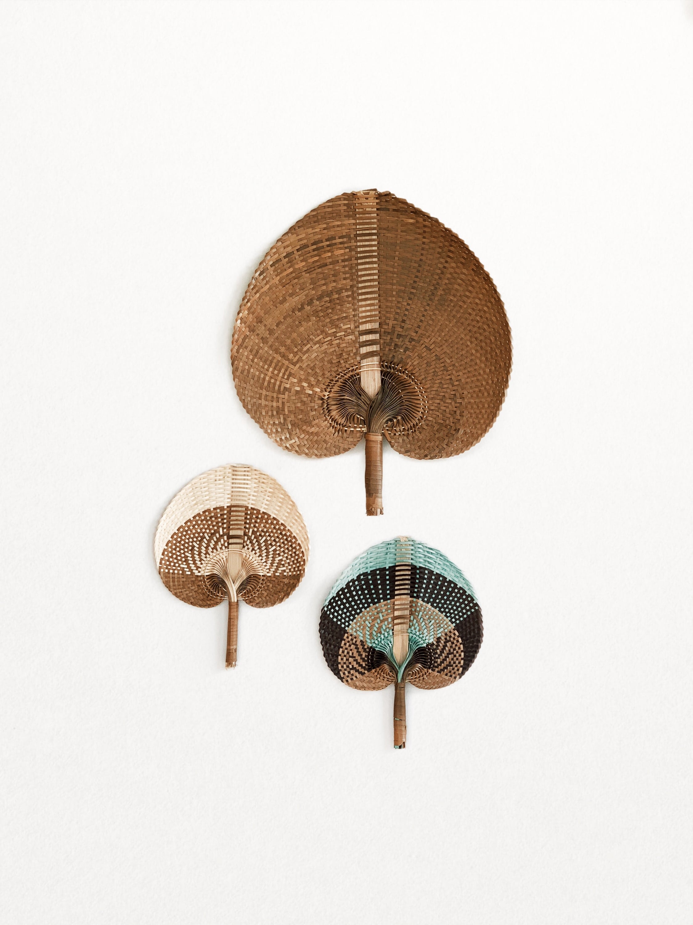 Handcrafted Leque Natural fan in brown color, perfect for home decor.