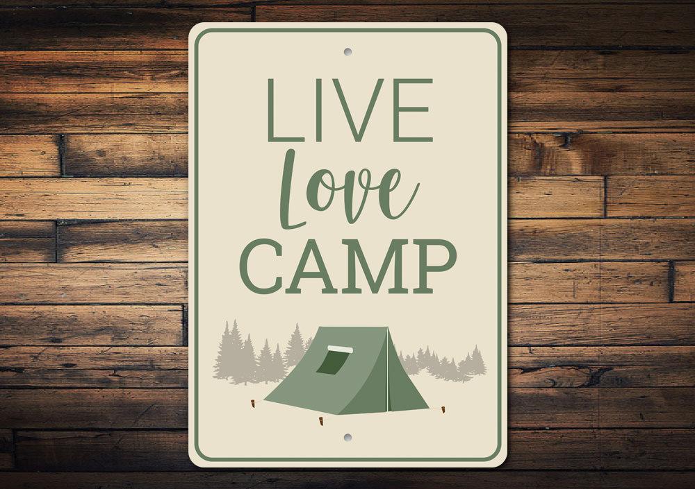 Live Love Camp Sign made of durable aluminum, featuring a rustic design perfect for home decor.