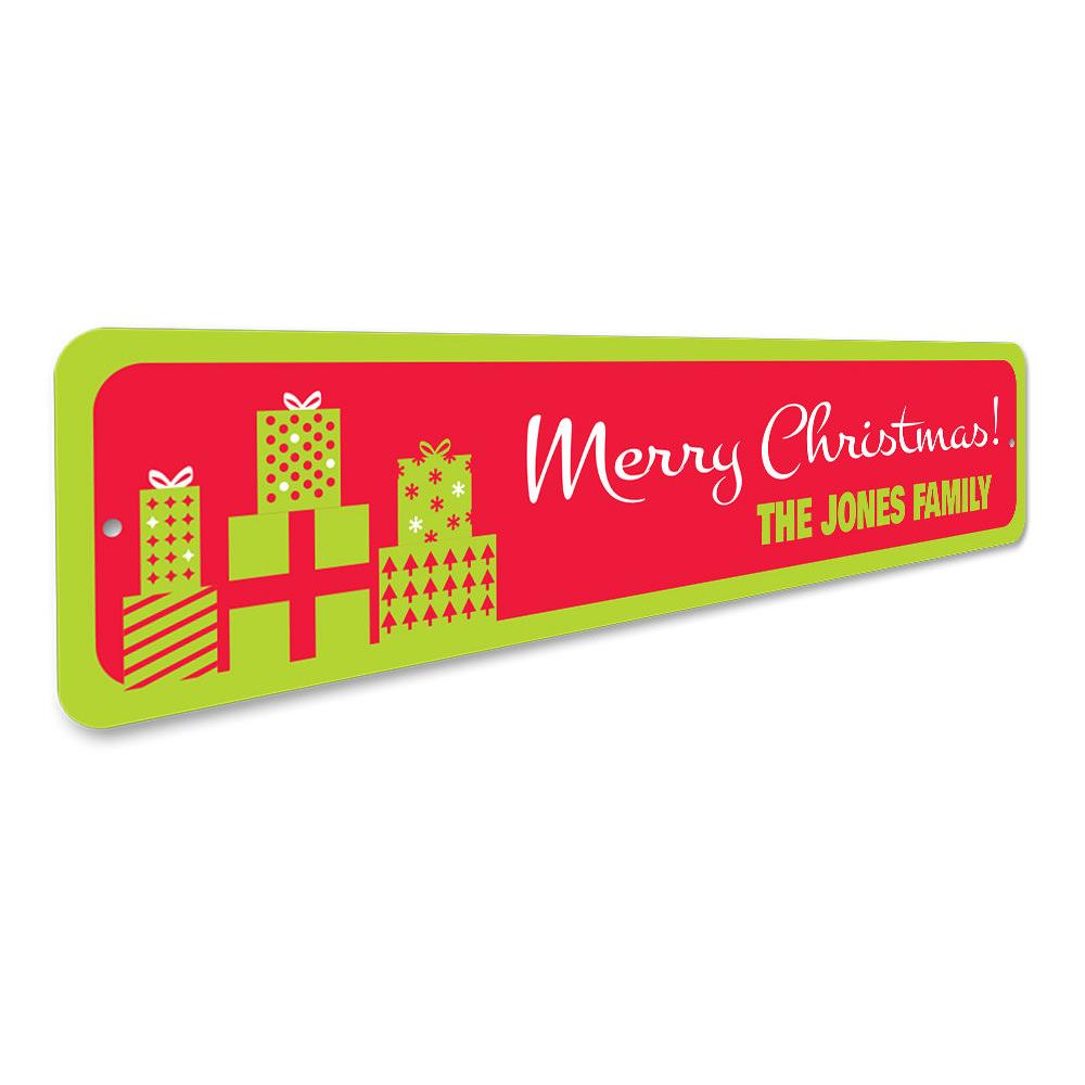 A festive Merry Christmas Gift Sign made of high-quality aluminum, featuring a charming design perfect for holiday decorations.