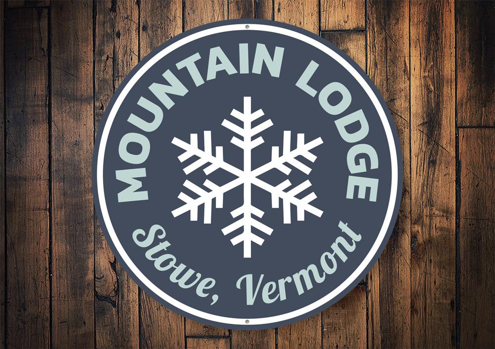 Mountain Lodge Circle Sign made of high-quality aluminum, featuring a rustic design perfect for ski enthusiasts.