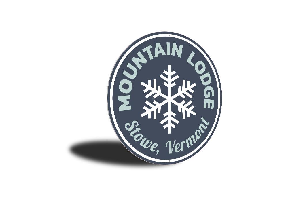 Mountain Lodge Circle Sign made of high-quality aluminum, featuring a rustic design perfect for ski enthusiasts.