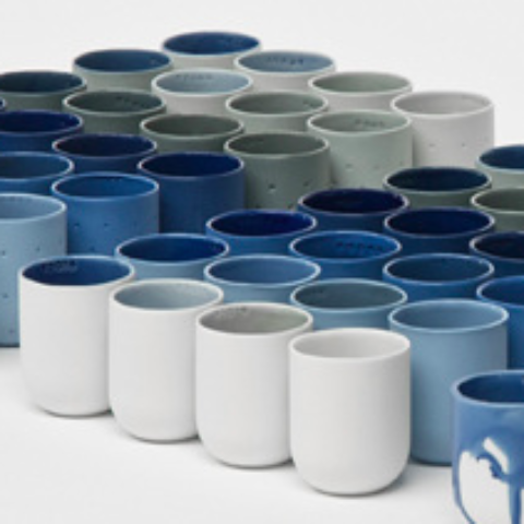 Set of 4 SUM GRADIENT mugs in blue and grey, showcasing smooth glazed interiors and raw matte exteriors, perfect for stylish coffee enjoyment.