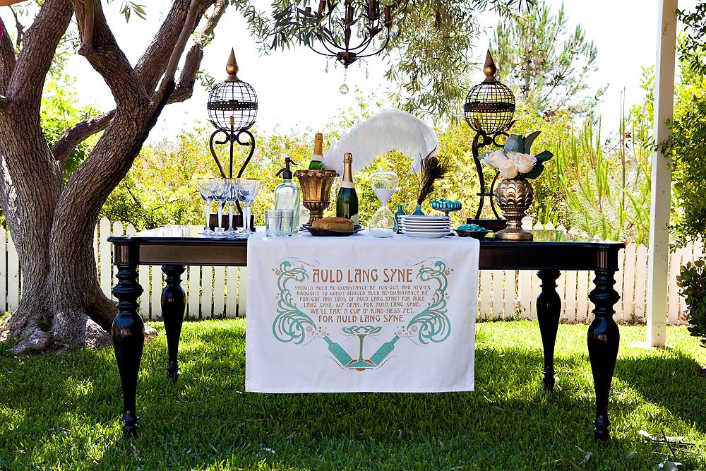 A stylish white table banner for New Year's celebrations, made of durable fabric, elegantly displayed in a craft gift box.